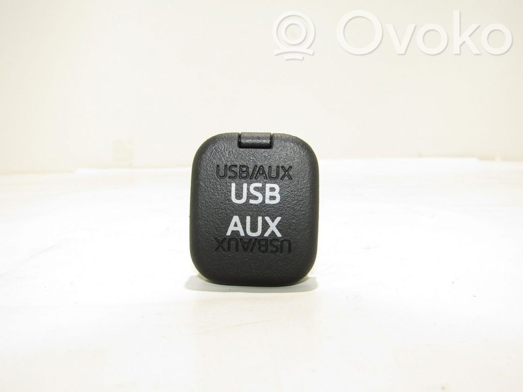 Enchufe conector entrada auxiliar   KD45669U0