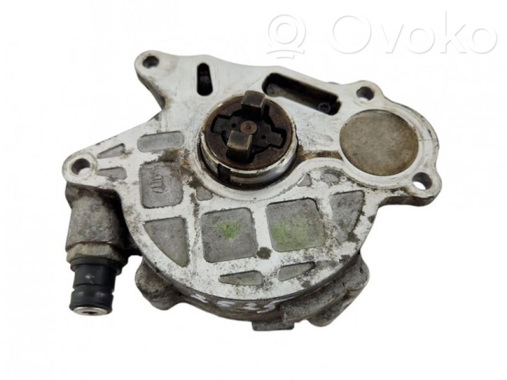 Volkswagen PASSAT B7 Pompă vacuum 