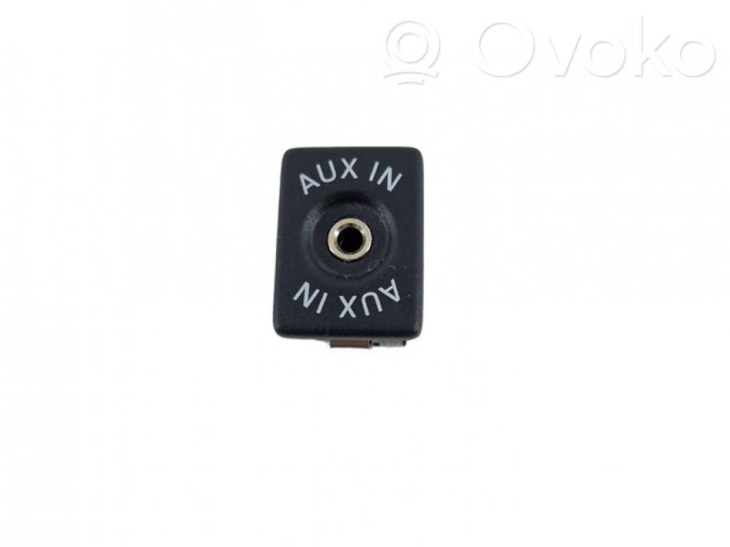 Enchufe conector entrada auxiliar   5M0035724