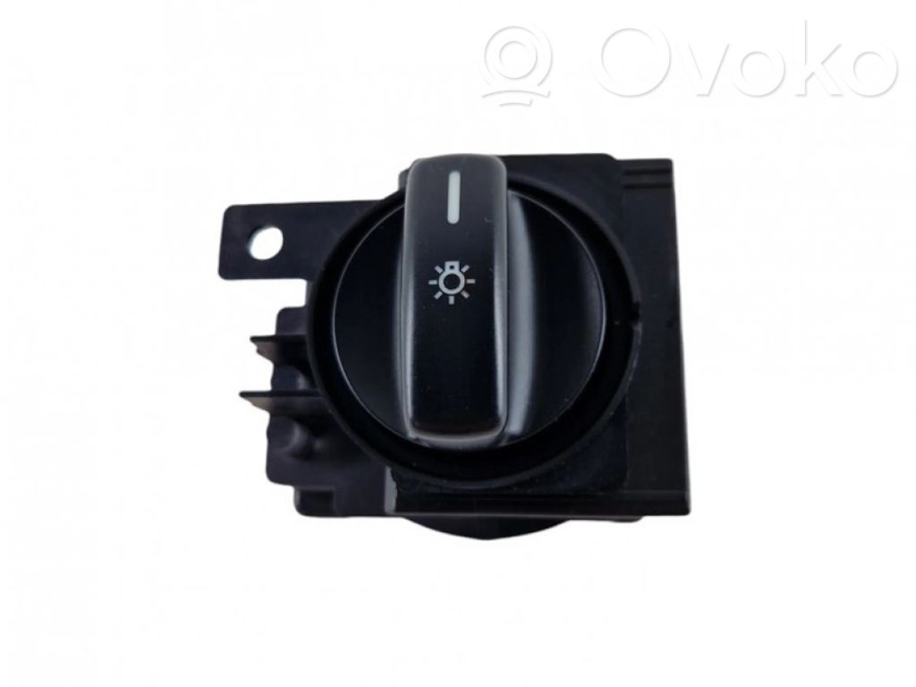 Comutator lumini   1695452704