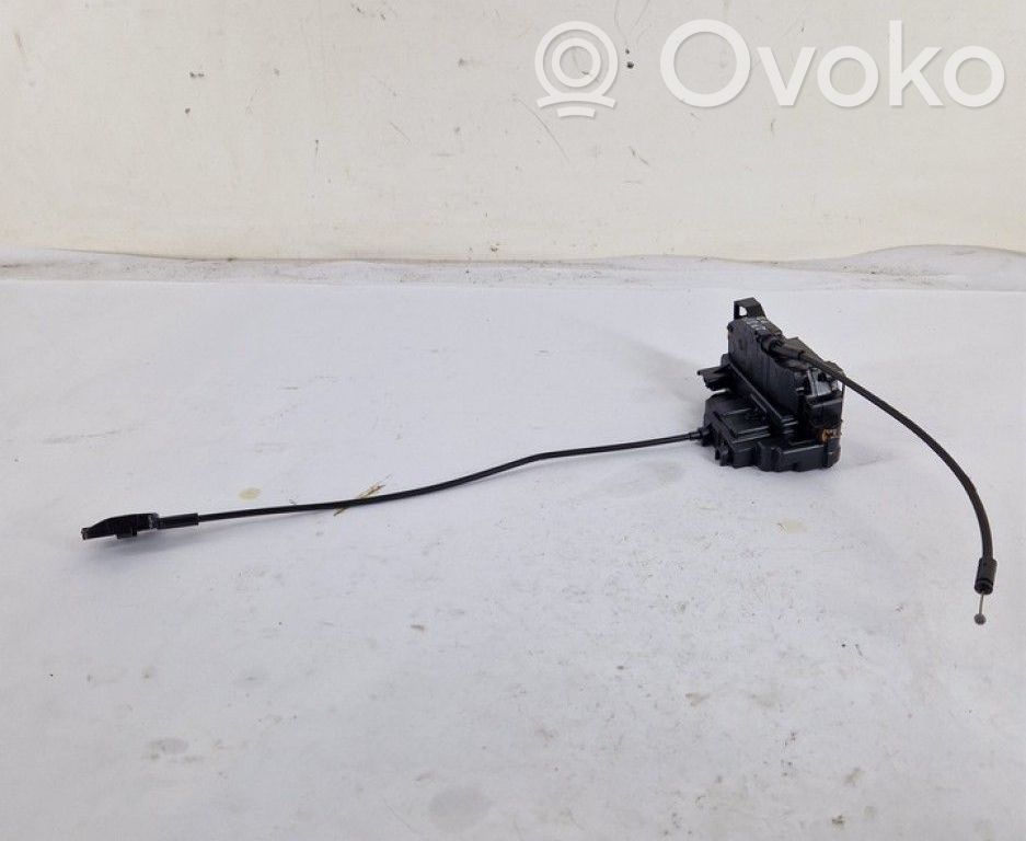 Renault Clio III Priekšpusē slēdzene 