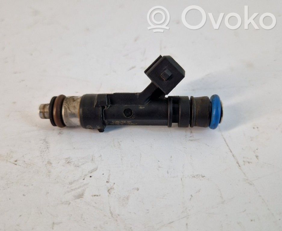 Opel Corsa E Fuel injector 