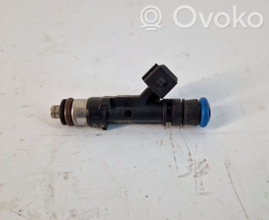 Opel Corsa E Fuel injector 