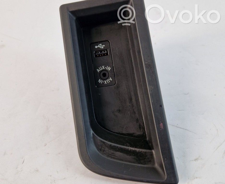 BMW 3 F30 F35 F31 Conector priză AUX 