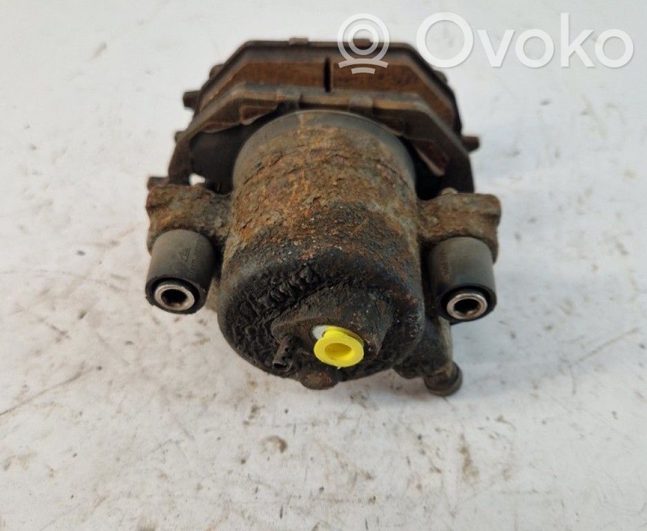 Caliper de freno delantero