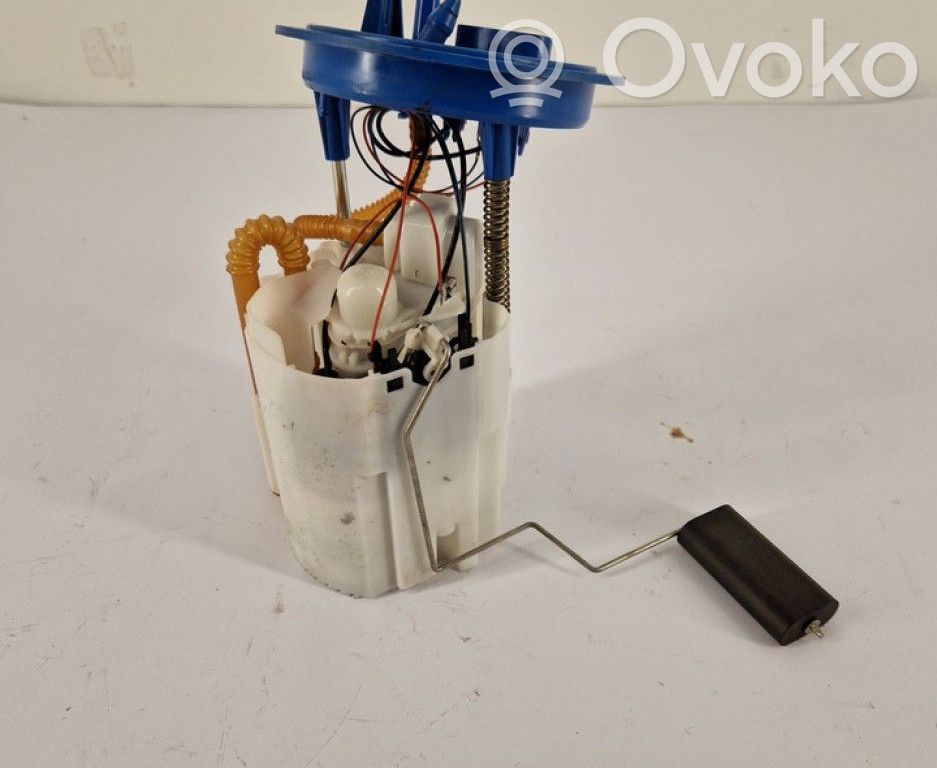 Volkswagen PASSAT B8 Bomba interna de combustible 