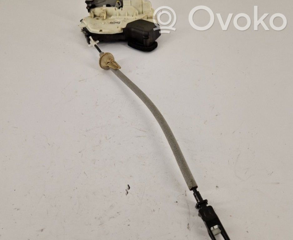 Volkswagen PASSAT B8 Serratura portiera posteriore