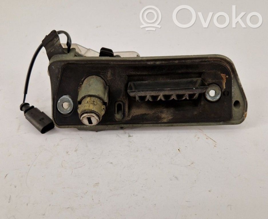 Volkswagen Caddy Griff Taster Öffner Heckklappe Kofferraumdeckel 