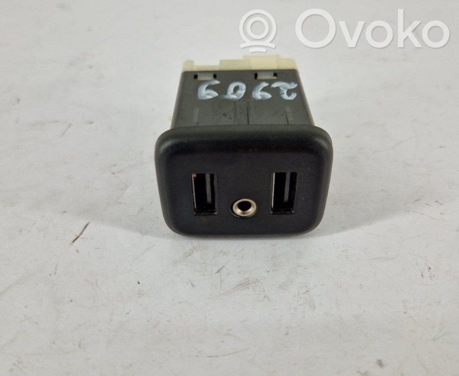 Opel Insignia B Enchufe conector entrada auxiliar 
