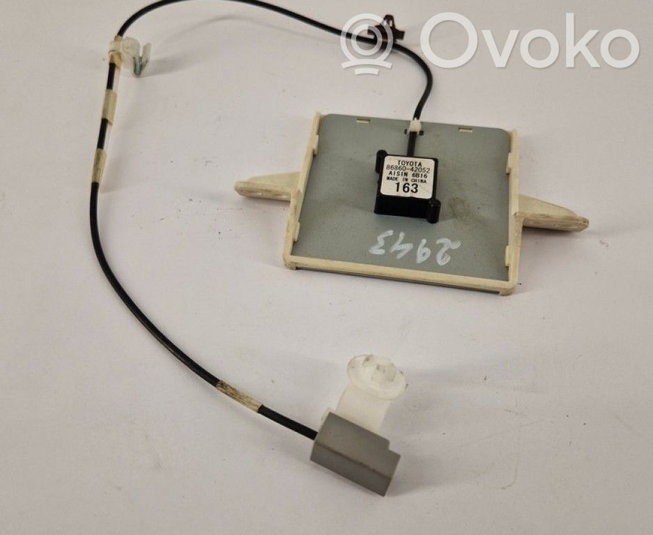 Toyota RAV 4 (XA40) GPS-pystyantenni 