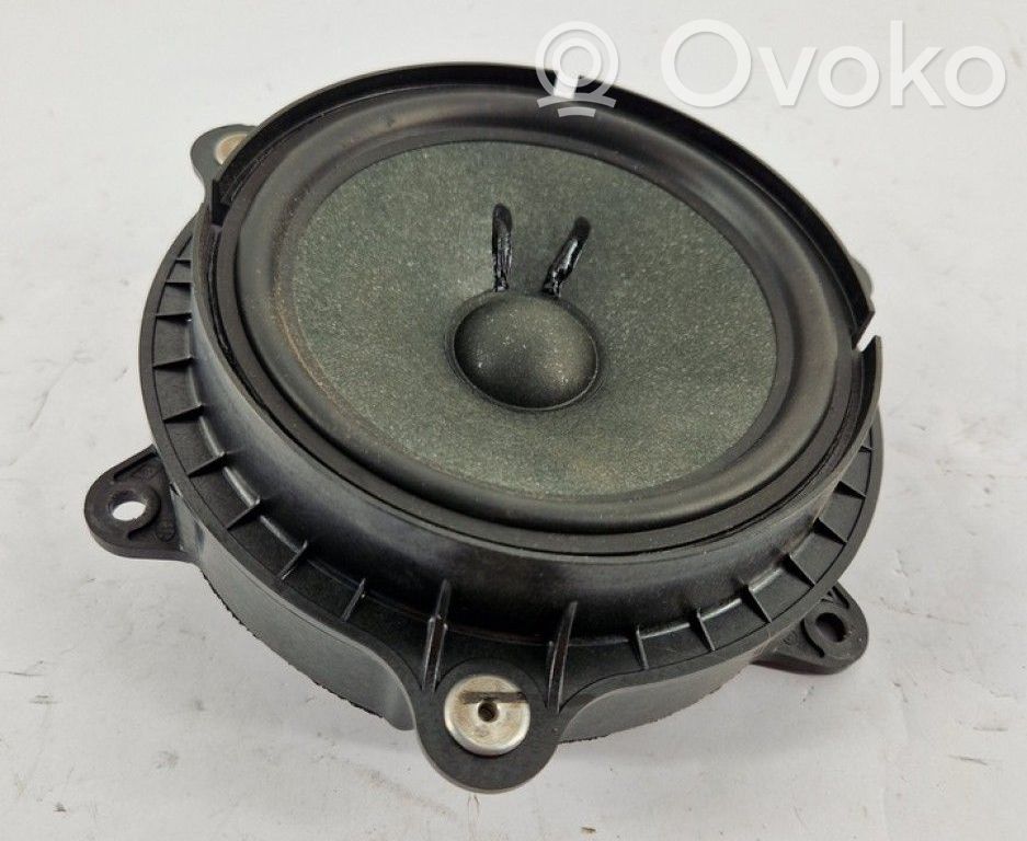 Renault Captur Front door speaker 