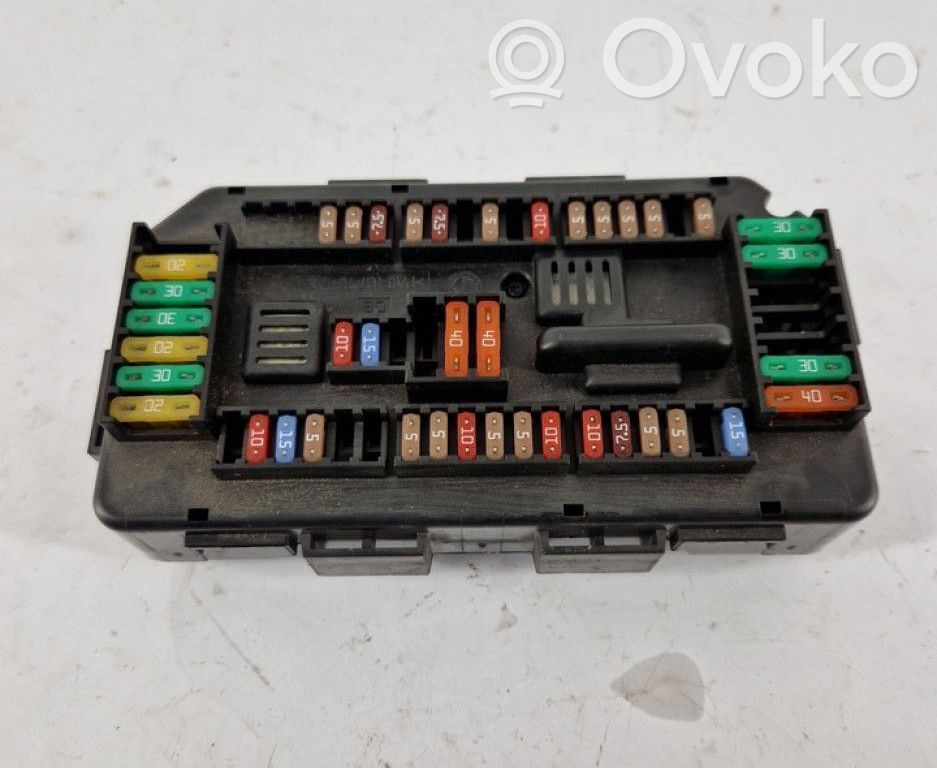 BMW 3 F30 F35 F31 Saugiklių blokas 