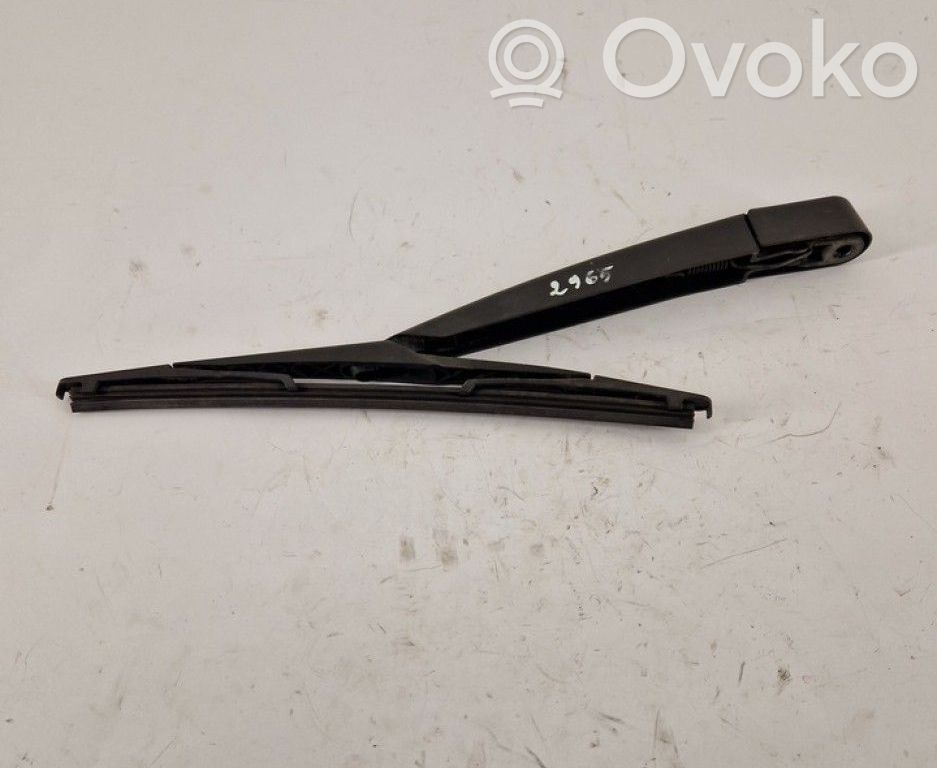 Nissan Qashqai Braccio della spazzola tergicristallo posteriore 