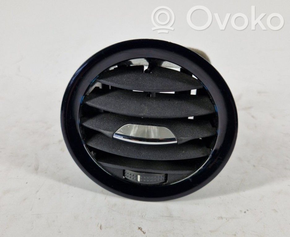 Opel Corsa D Dysze / Kratki środkowego nawiewu deski rozdzielczej 