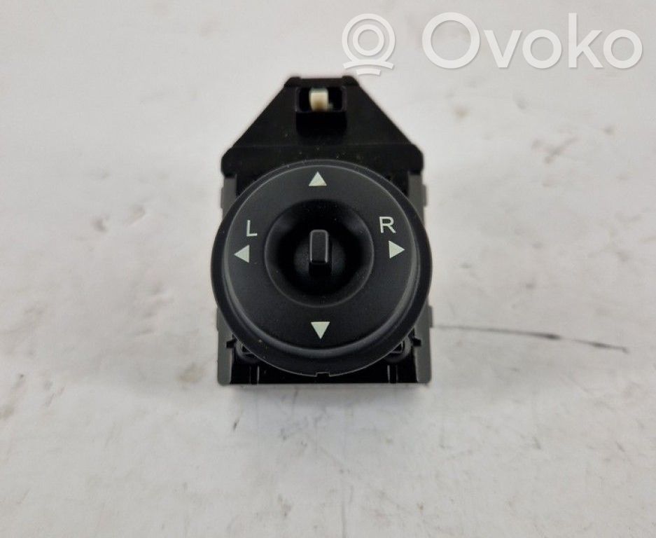 Wing mirror switch   457480,457480,457480
