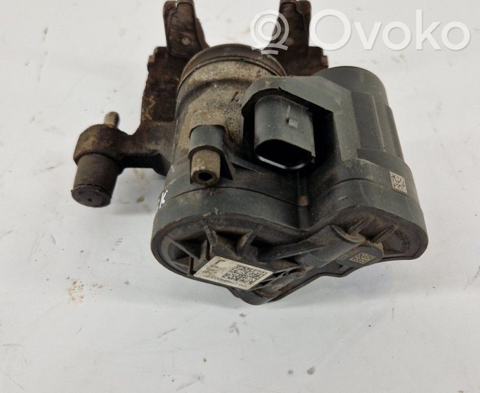 Volkswagen PASSAT B8 Pinza del freno posteriore