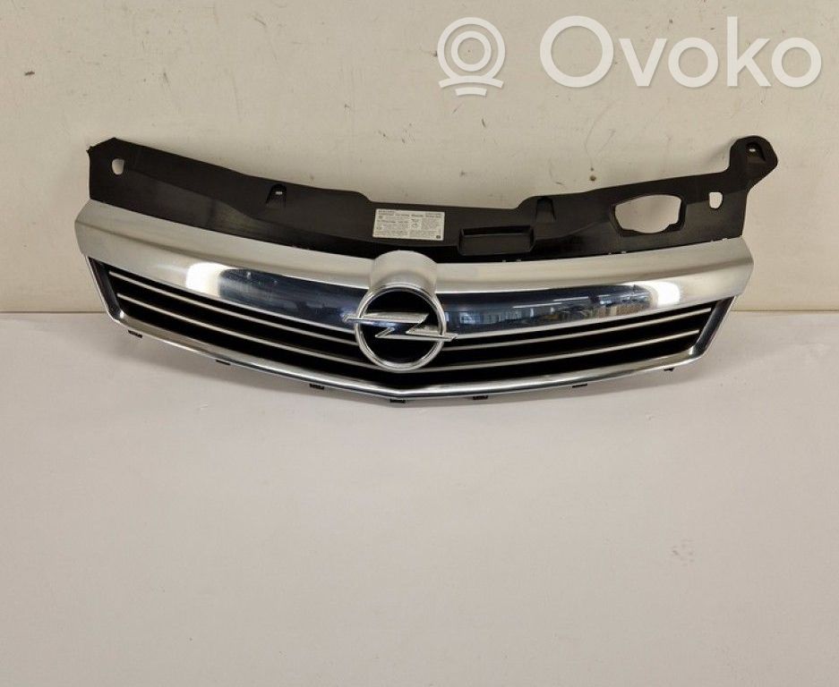 Opel Astra H Etusäleikkö 