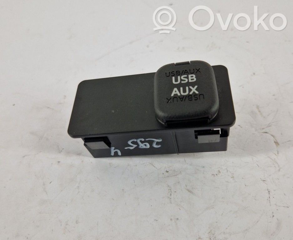 AUX-pistokeliitin   CA16700200,CA16700200,CA16700200