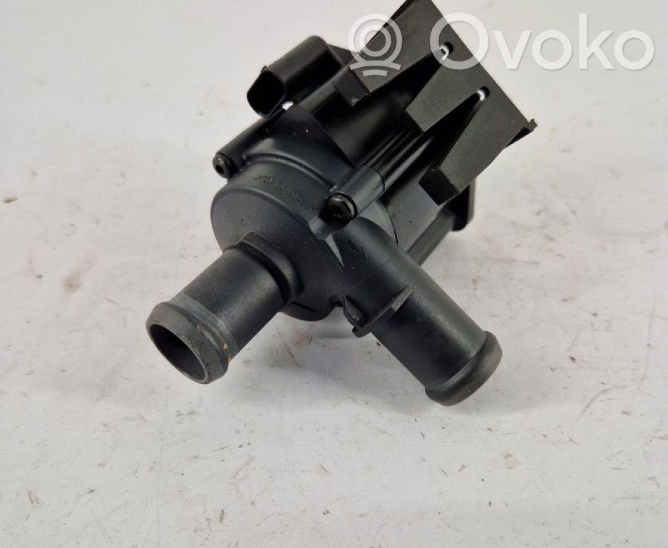 Audi A4 S4 B8 8K Pompa cyrkulacji / obiegu wody
