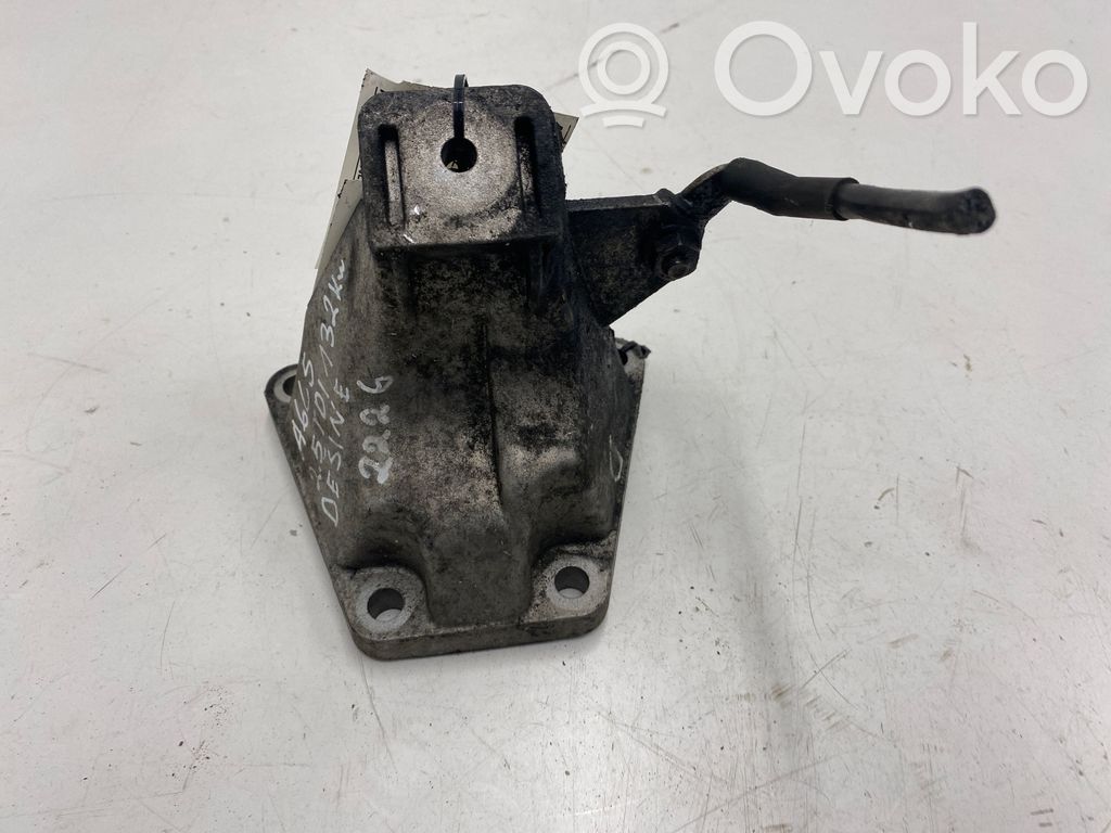 Audi A6 S6 C5 4B Engine mounting bracket 