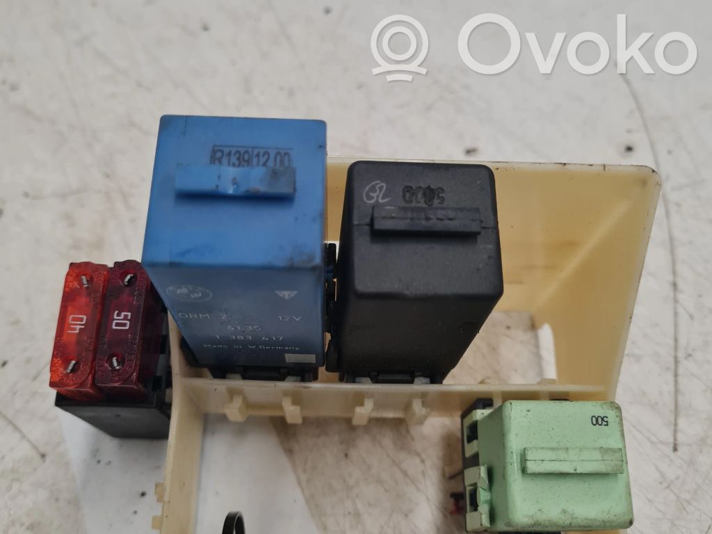 BMW 5 E39 Saugiklių blokas 