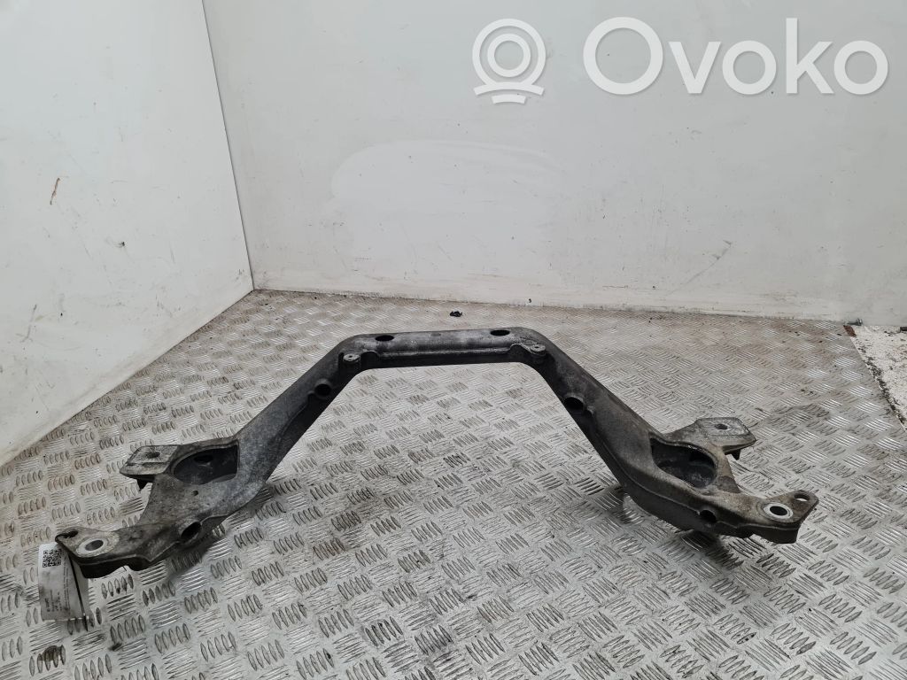 Audi Q7 4L Priekinis traversas 