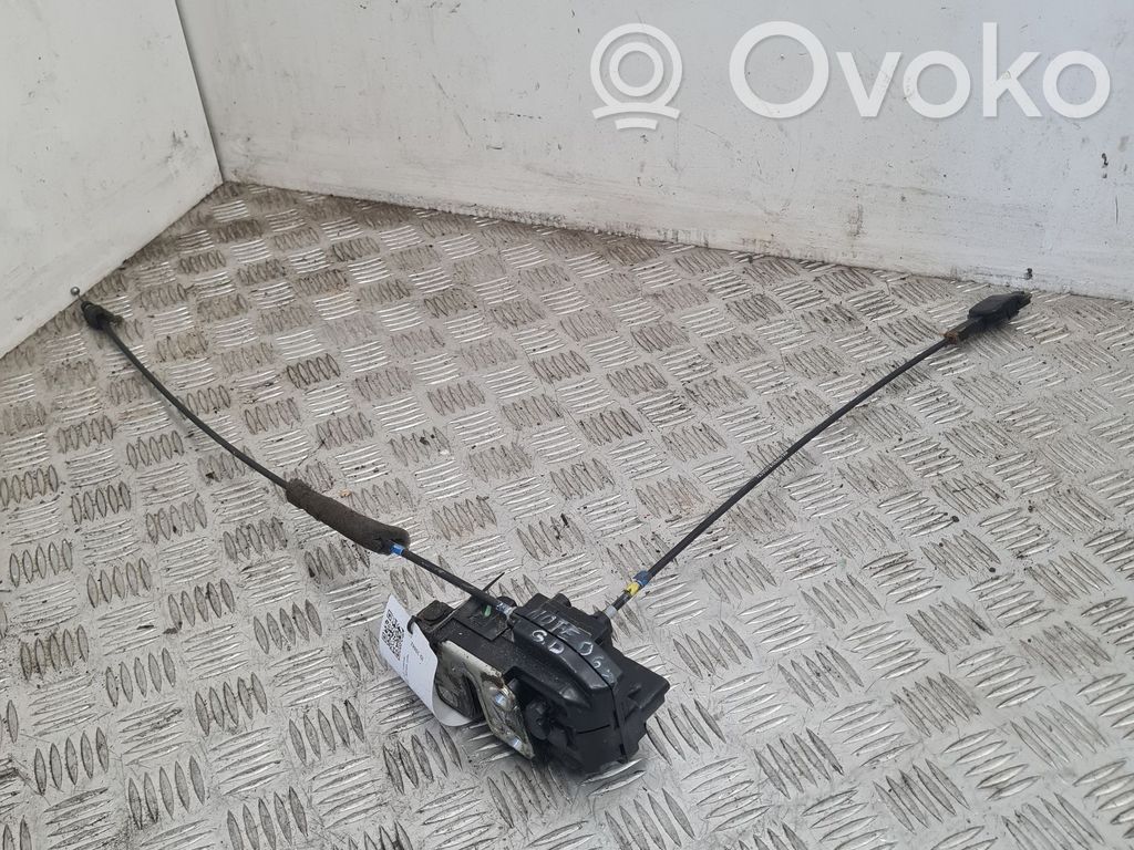 Nissan Note (E11) Aizmugurē slēdzene 