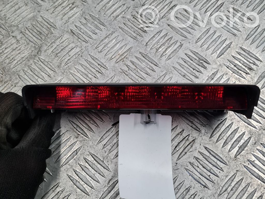 Third/center stoplight