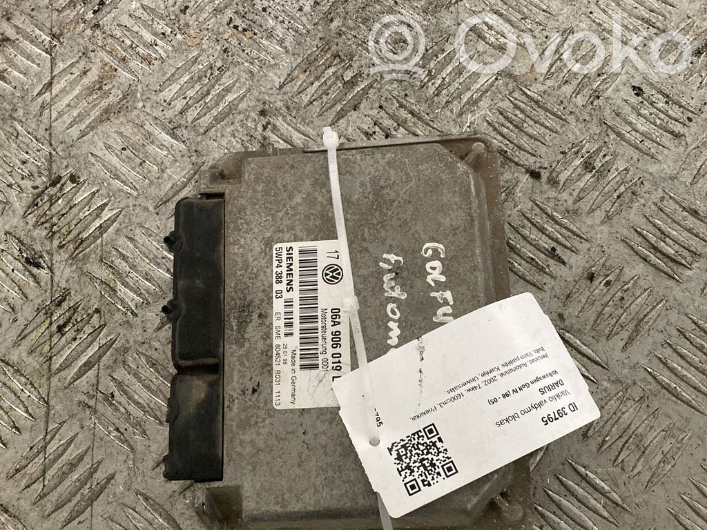 Volkswagen Golf IV Engine control unit/module 