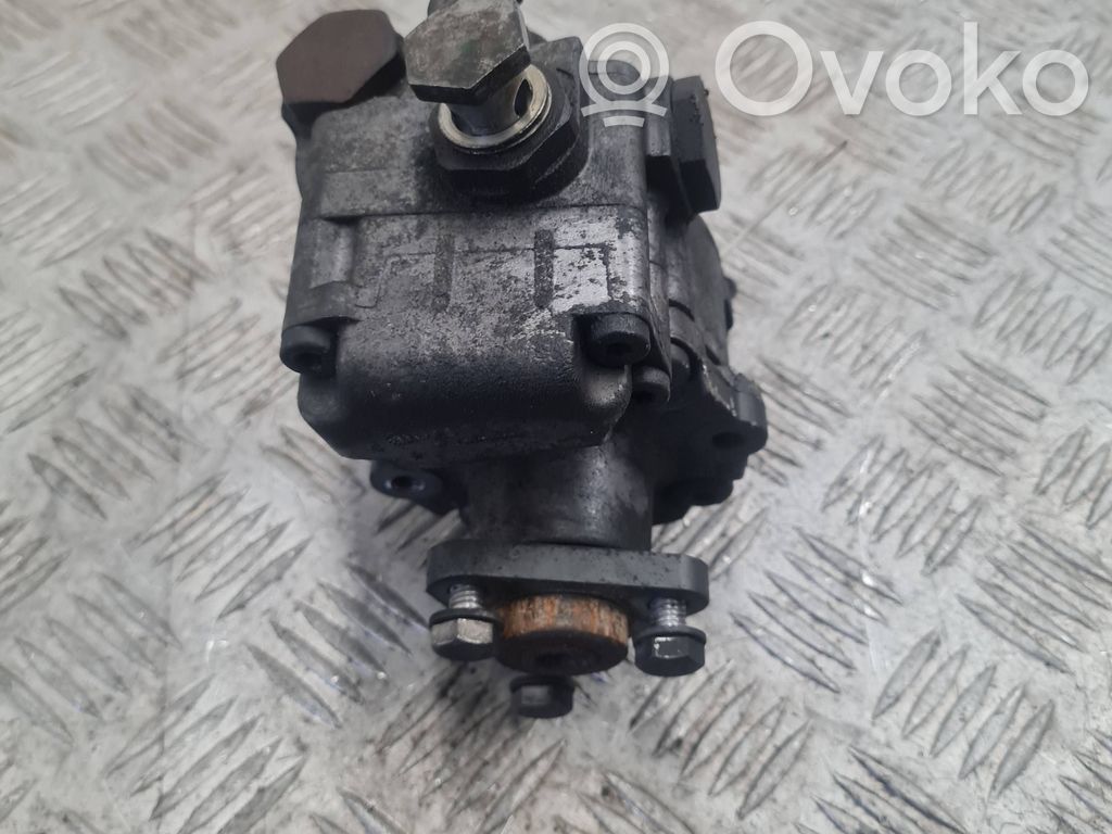 Ohjaustehostimen pumppu   678084804