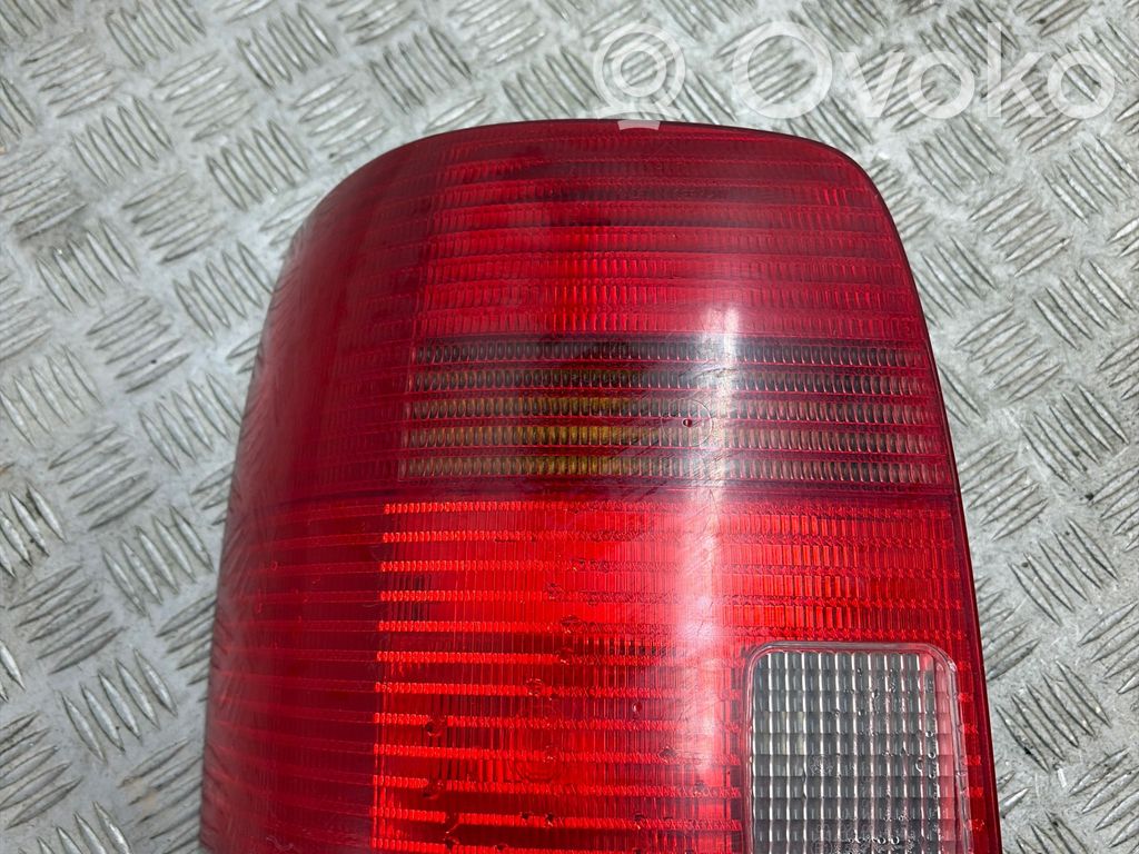 Volkswagen PASSAT B5 Lampa tylna 