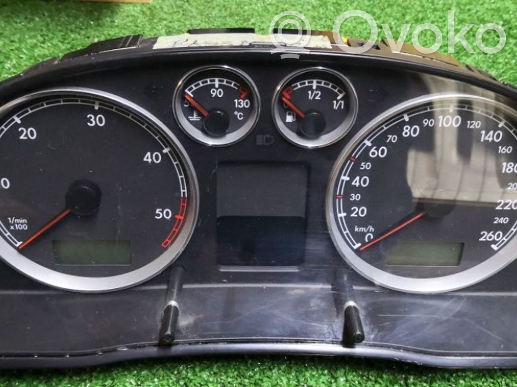 Volkswagen PASSAT B5.5 Spidometrs (instrumentu panelī) 