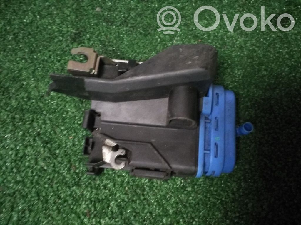 Audi A6 S6 C4 4A Takaoven lukko 