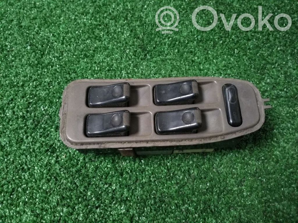 Electric window control switch   HG3066350