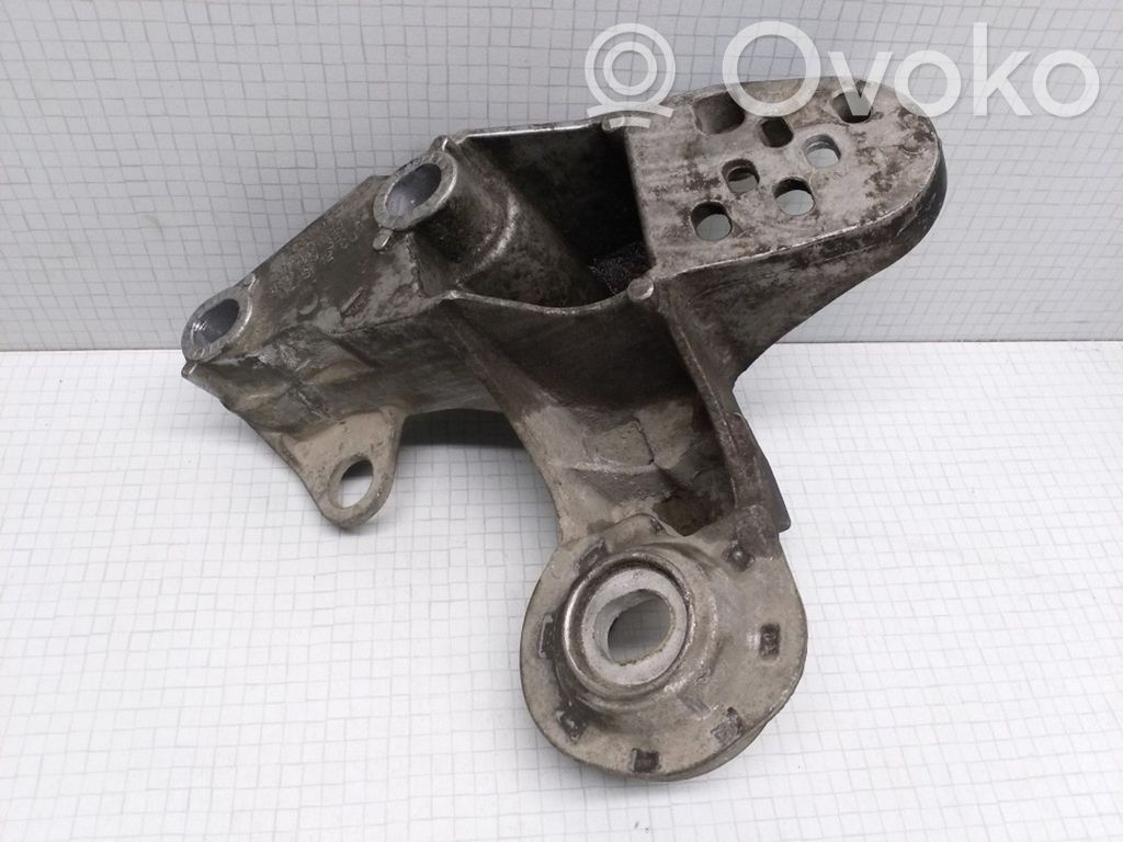 Volkswagen PASSAT B5.5 Engine mounting bracket 
