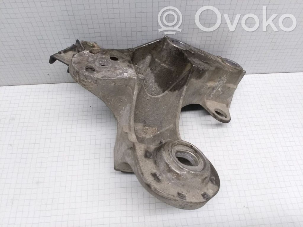 Volkswagen PASSAT B5.5 Engine mounting bracket 