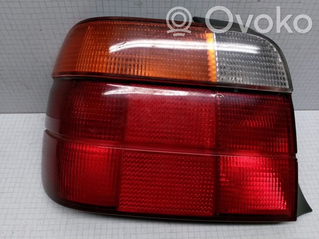 BMW 3 E36 Задний фонарь в кузове 