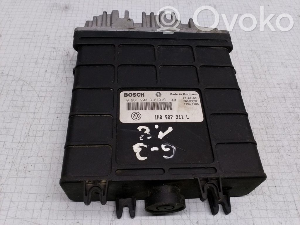 Volkswagen Golf III Engine control unit/module 