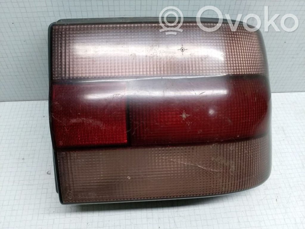 Renault 19 Aizmugurējais lukturis virsbūvē 