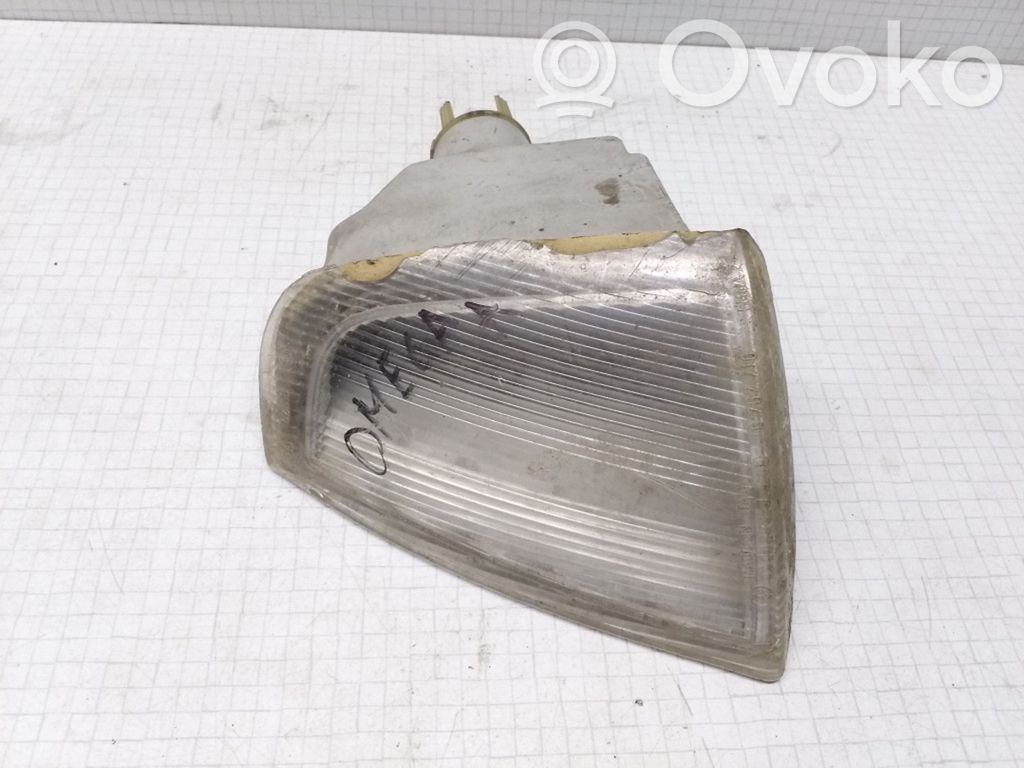 Opel Omega A Front indicator light 
