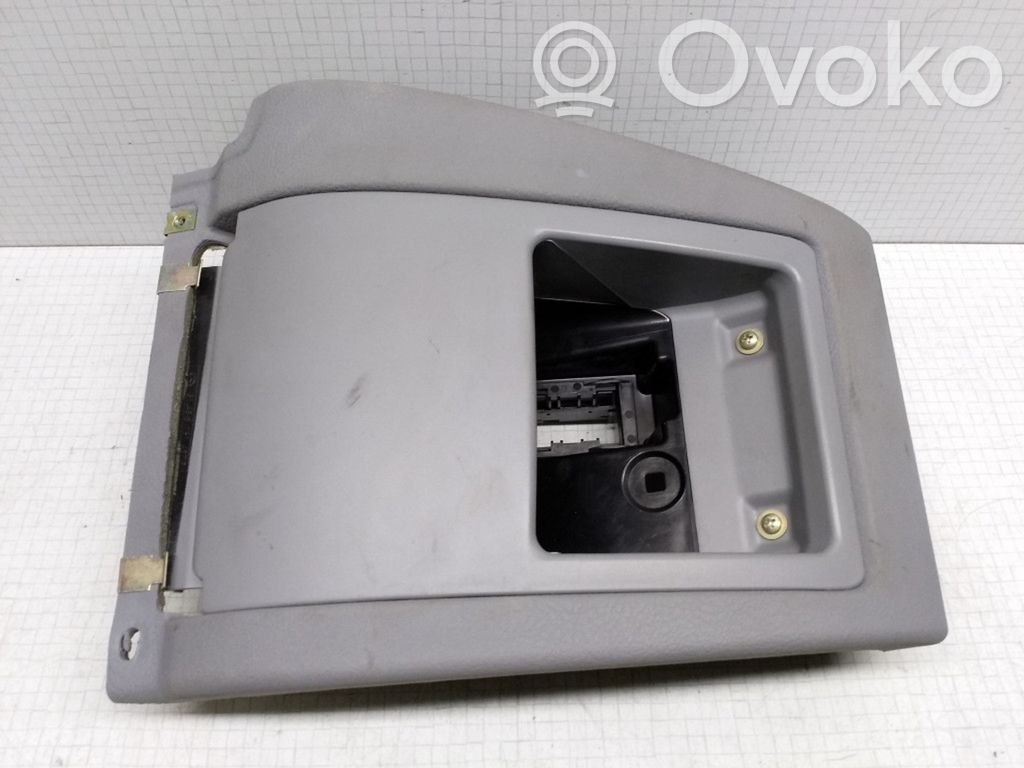 BMW 5 E39 Kita salono detalė 