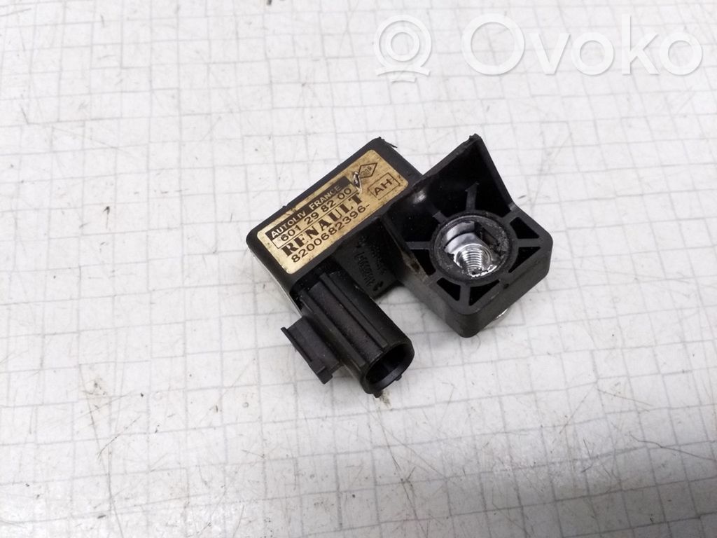 Renault Megane II Airbagsensor Crashsensor Drucksensor 