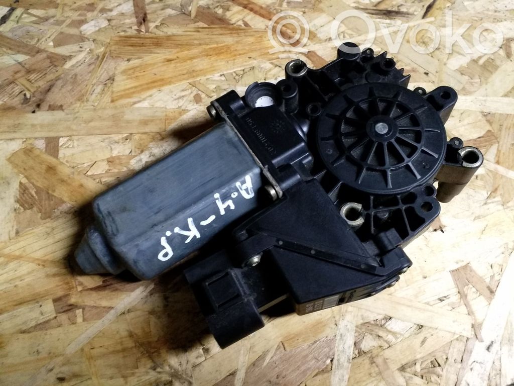 Audi A4 S4 B5 8D Silnik regulatora szyby drzwi przednich 