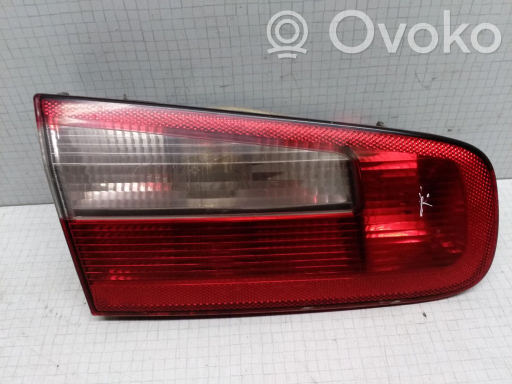 Renault Laguna II Aizmugurējais lukturis pārsegā 