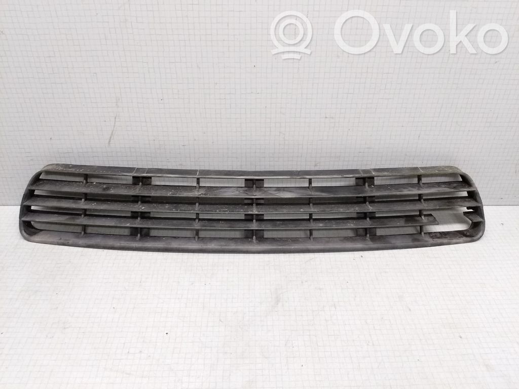 Audi 80 90 S2 B4 Mascherina inferiore del paraurti anteriore 