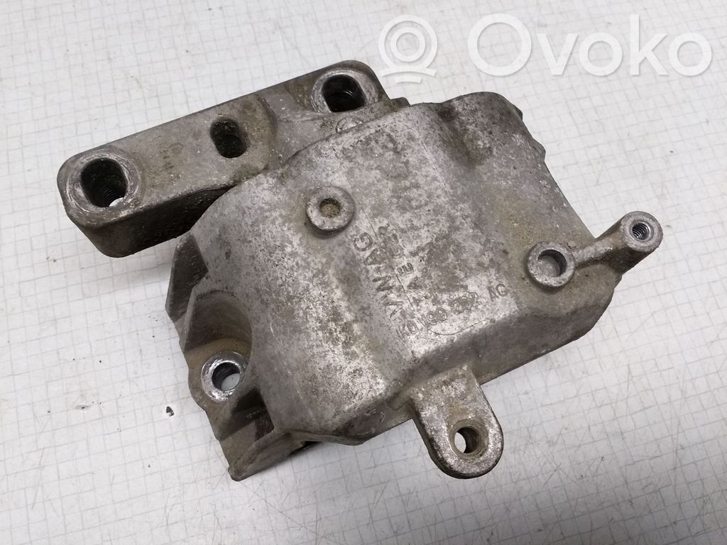 Volkswagen Golf V Engine mount bracket 