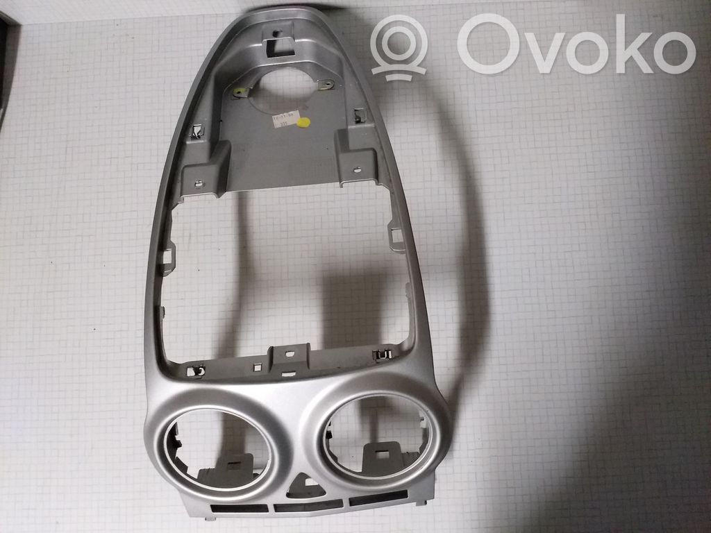 Opel Corsa D Kita salono detalė 