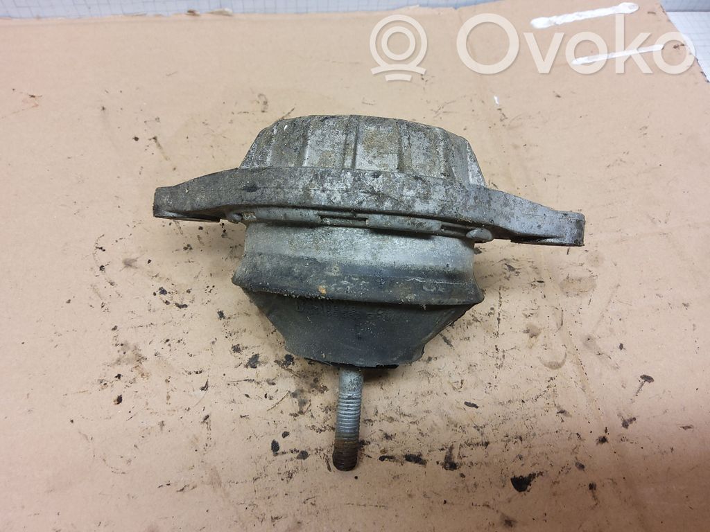 Audi 100 S4 C4 Engine mount bracket 