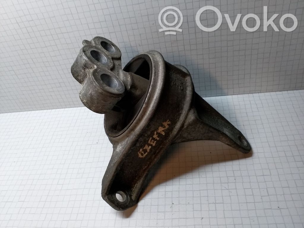 Opel Zafira A Engine mount bracket 