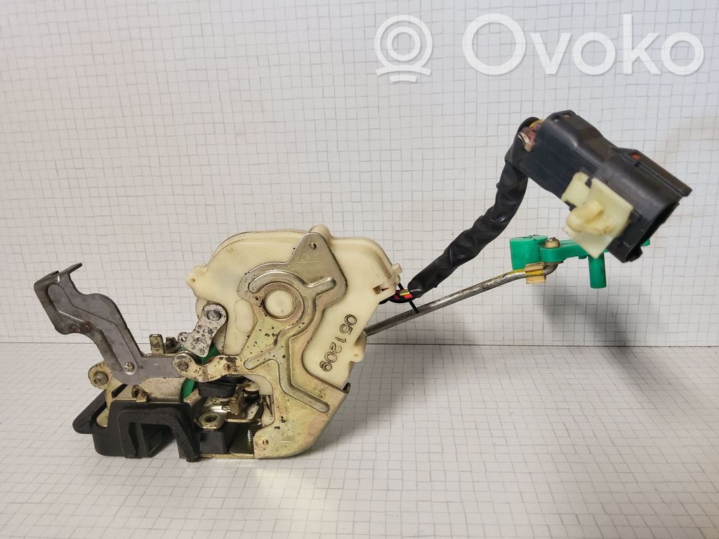 KIA Sorento Front door lock 